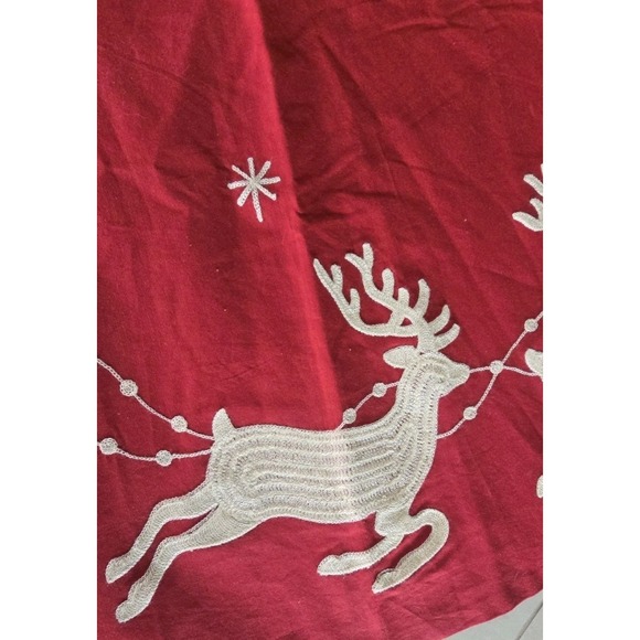 Traditional Red Christmas Tree Skirt Santa Sleigh Reindeer Embroidered Used Once - Picture 5 of 10